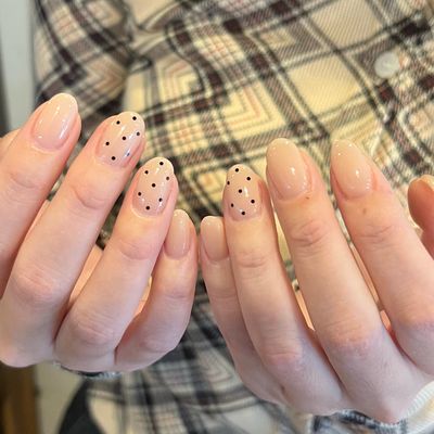 指名料無料♡ワンカラー➕ドットネイル2本