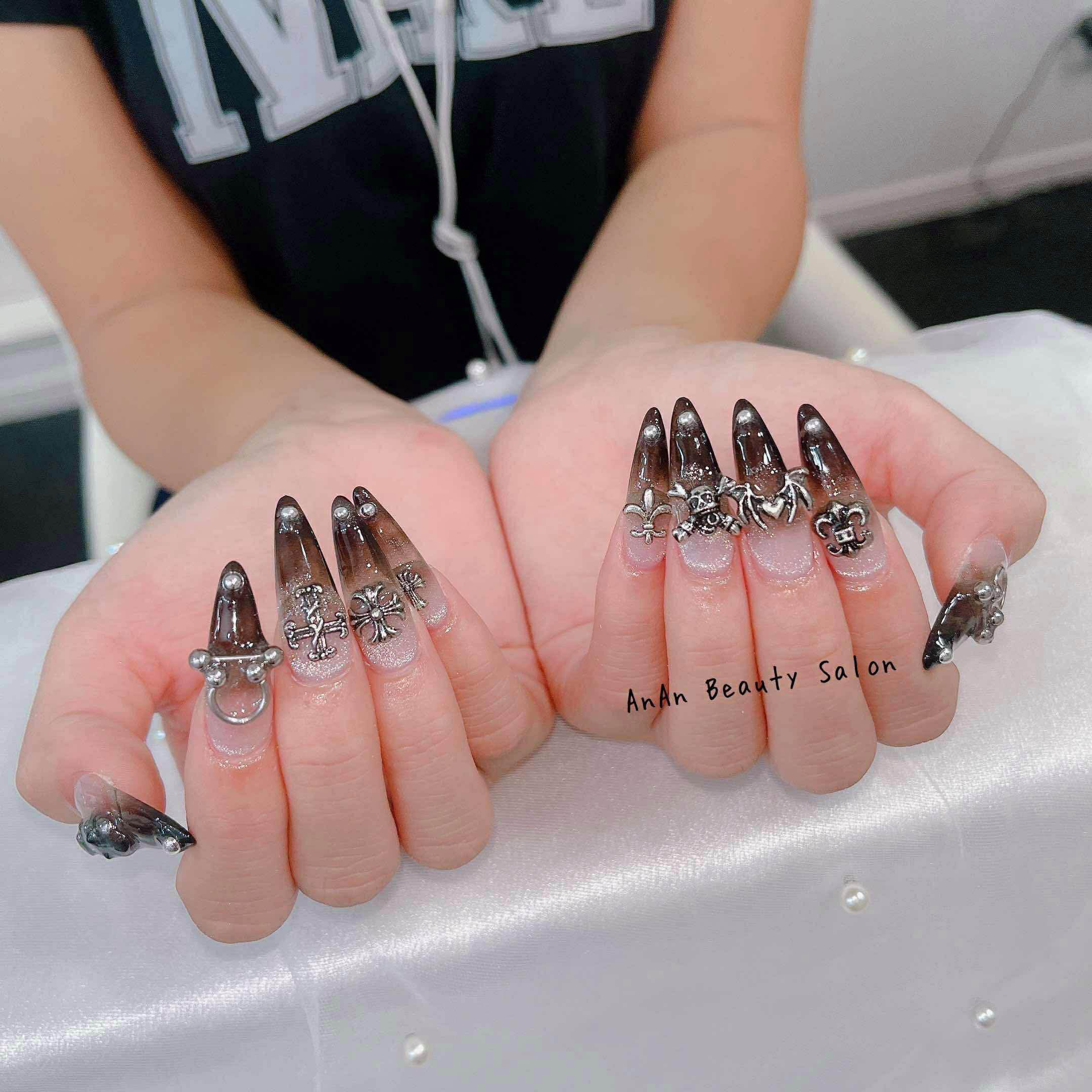 Daly_Nail