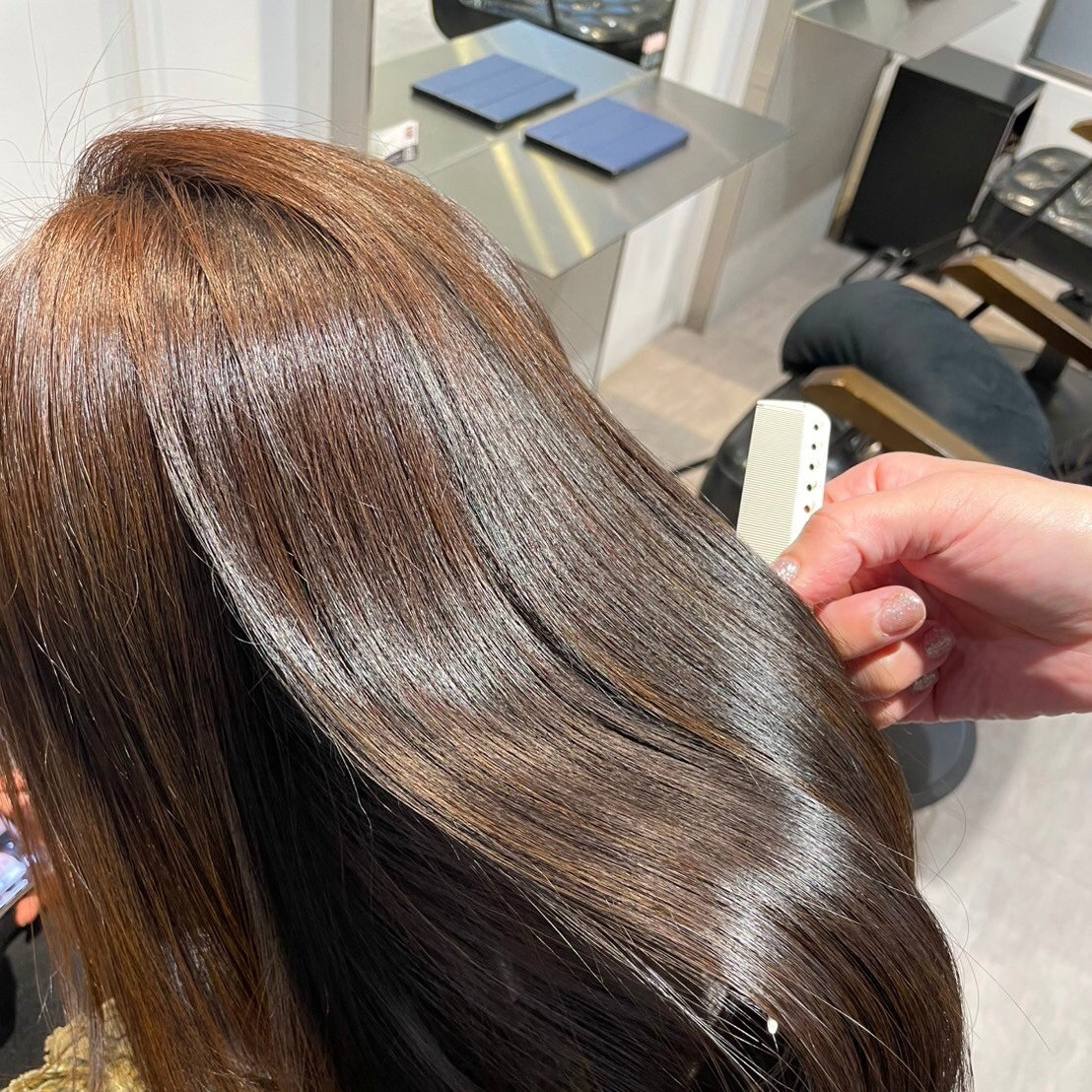 Roomy_to_hair