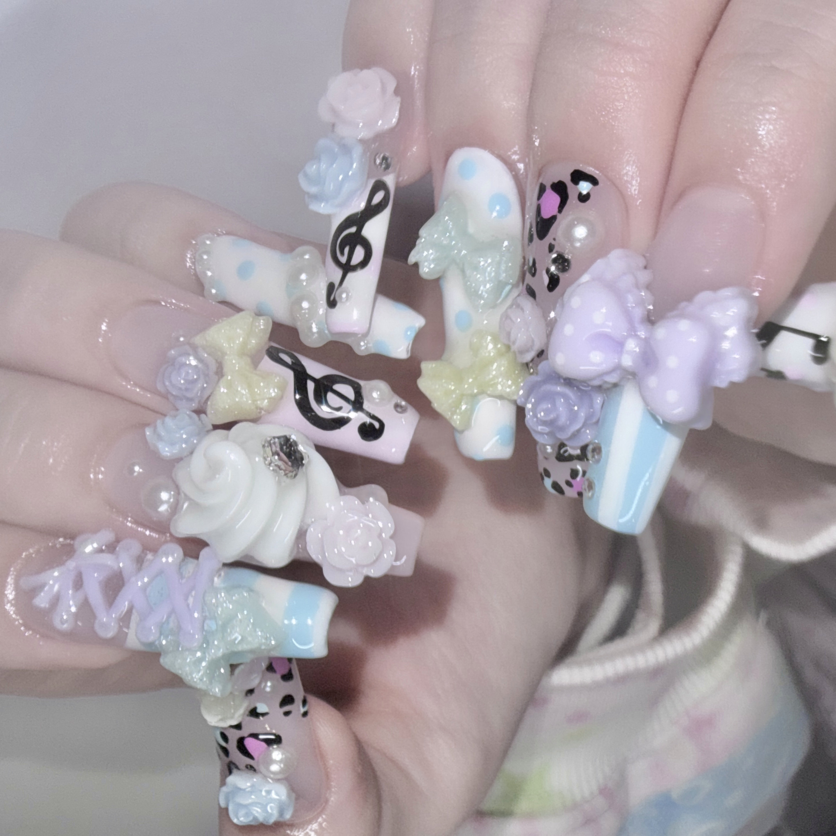 LOVEBOMBNAILS