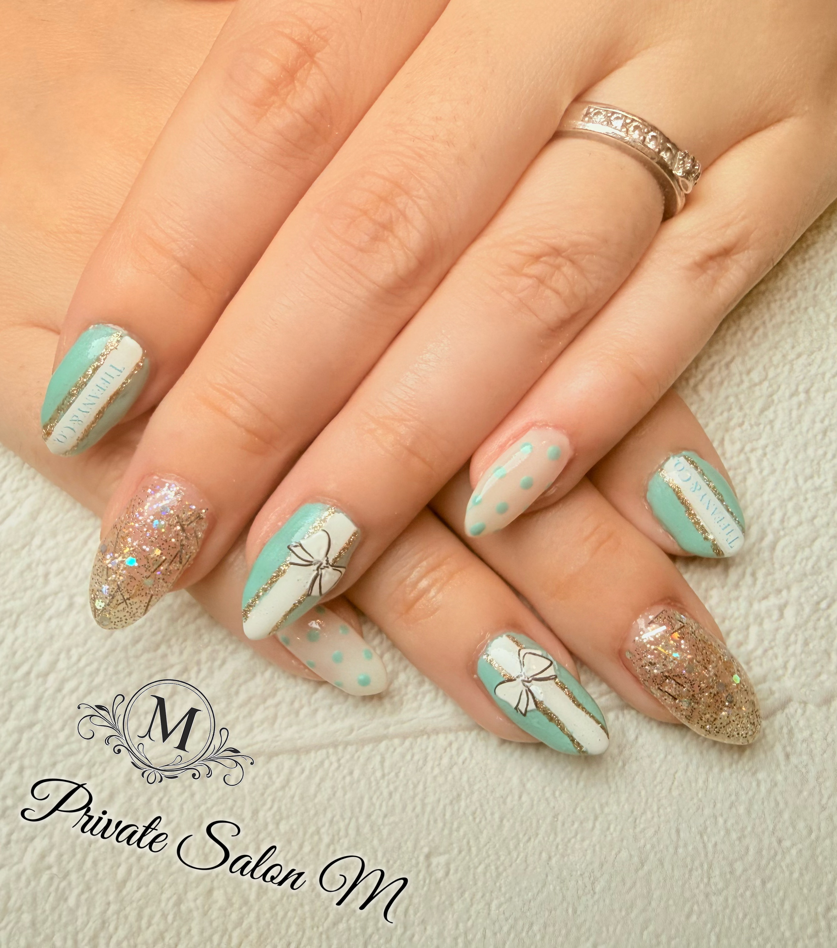 Private.Salon.M
