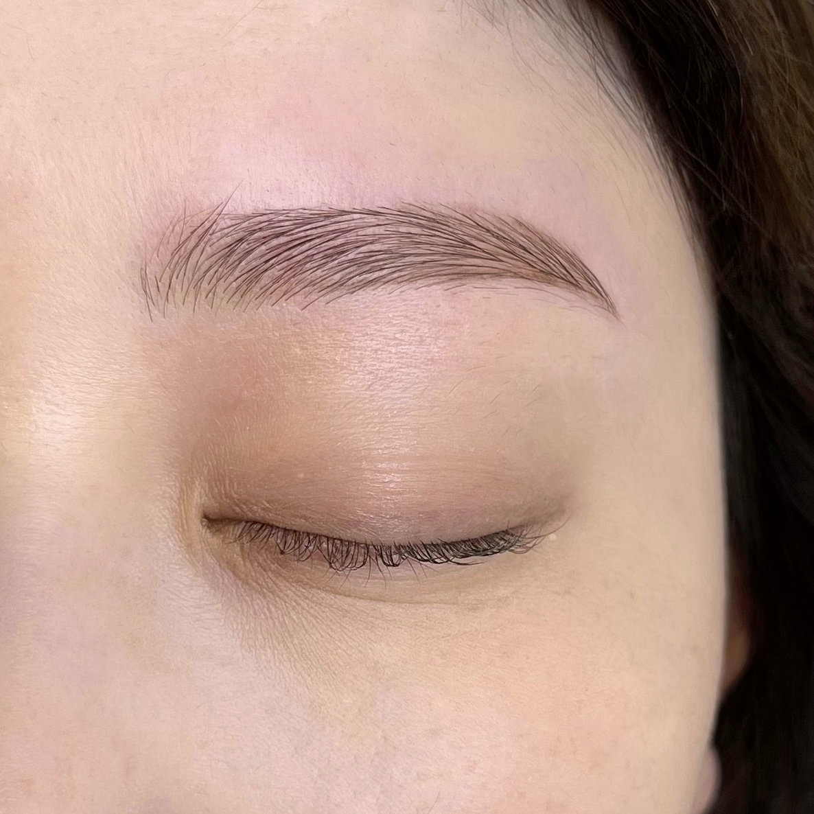 tto._eyebrow