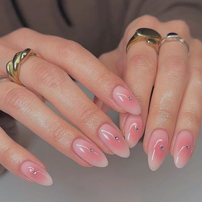 大人気ワンホンチークネイル