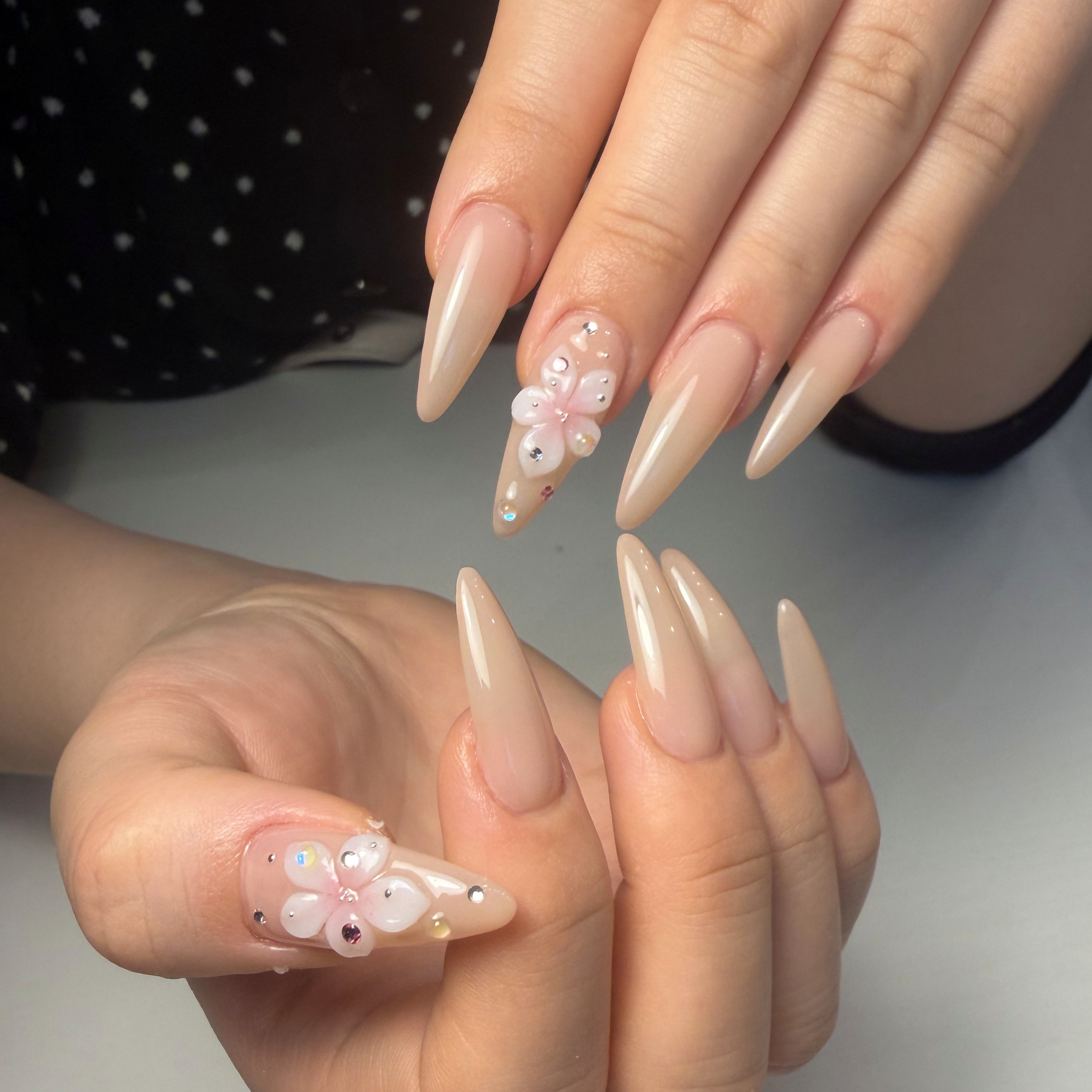 Aura.nail