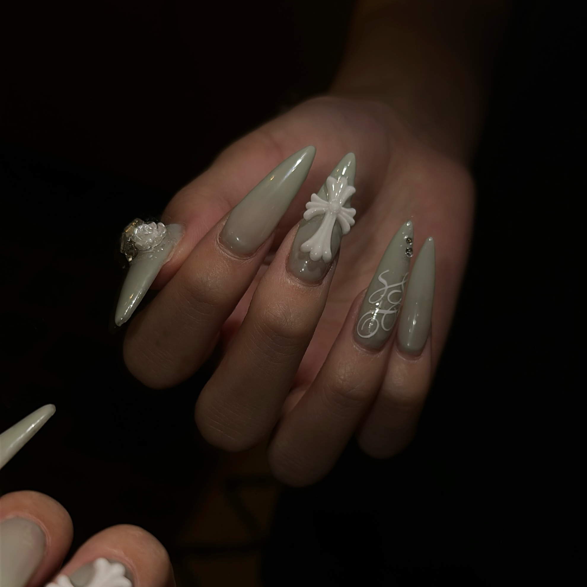 llai_nail