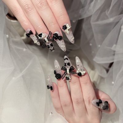 🌸 超ロングネイル × 無制限デザイン

💅最長ネイルで自由にアレンジ✨
ビジュ