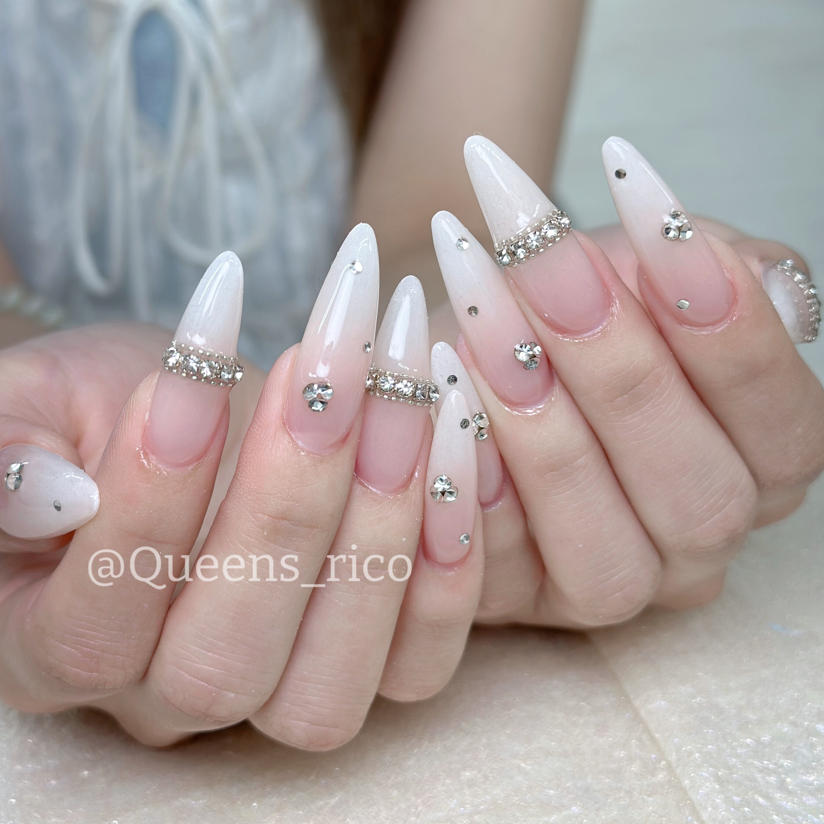 Queens_ruka