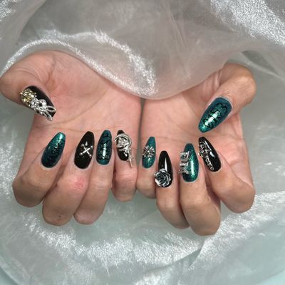 チップ長さ出し10本＋個性派デザインやり
放題💅
180分コース💋