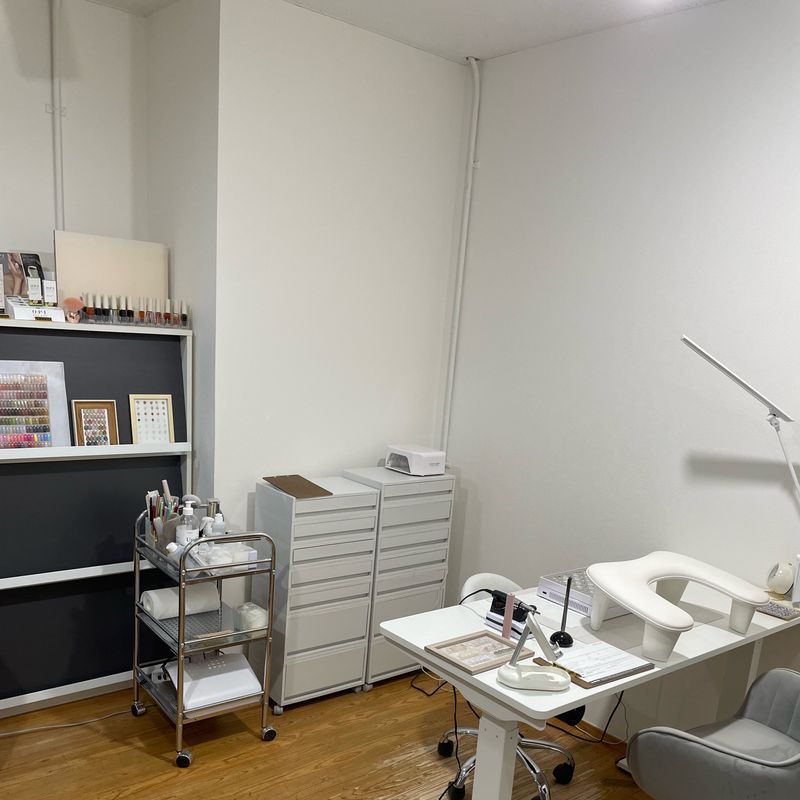 solu. private nail salon