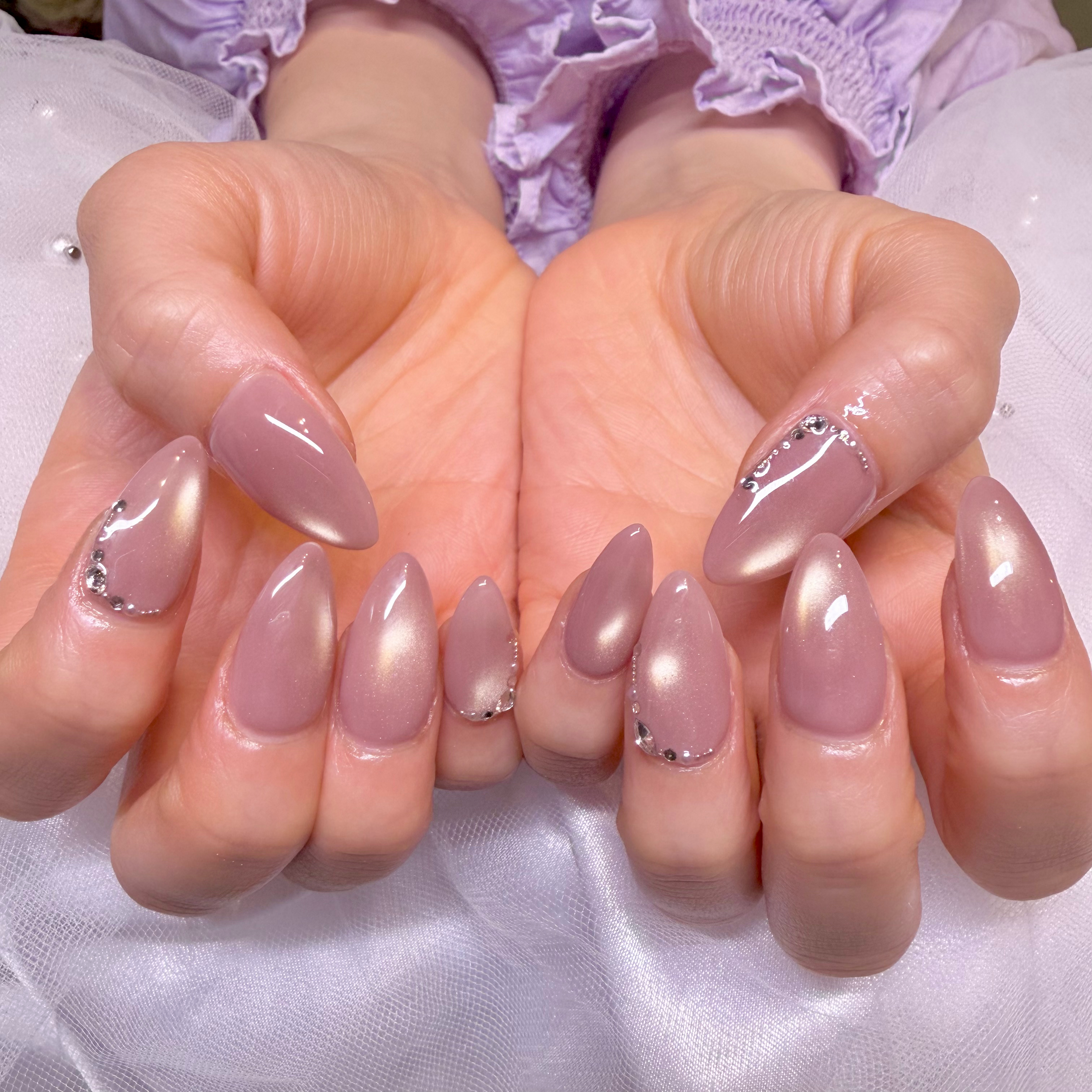 emu.nails