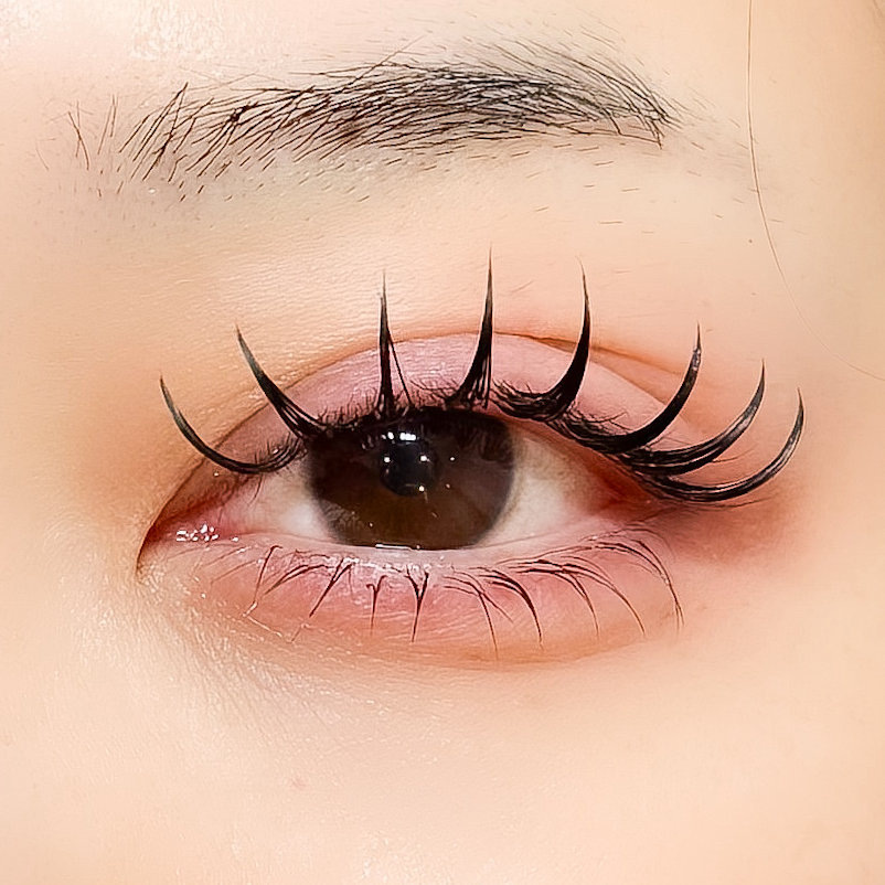 sara_eyelash