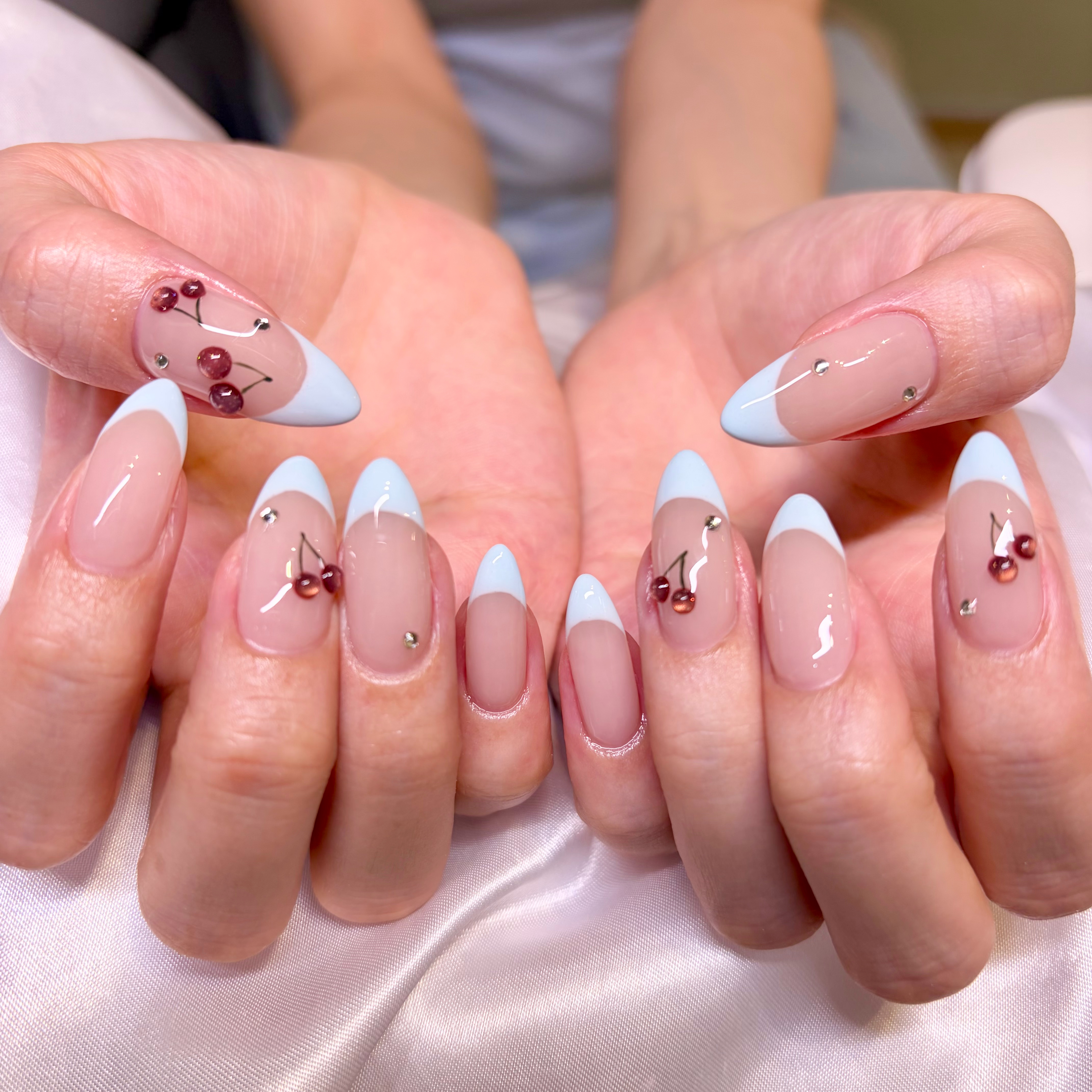 emu.nails