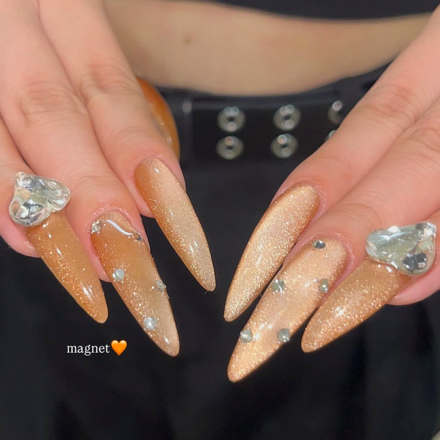 nails_maho