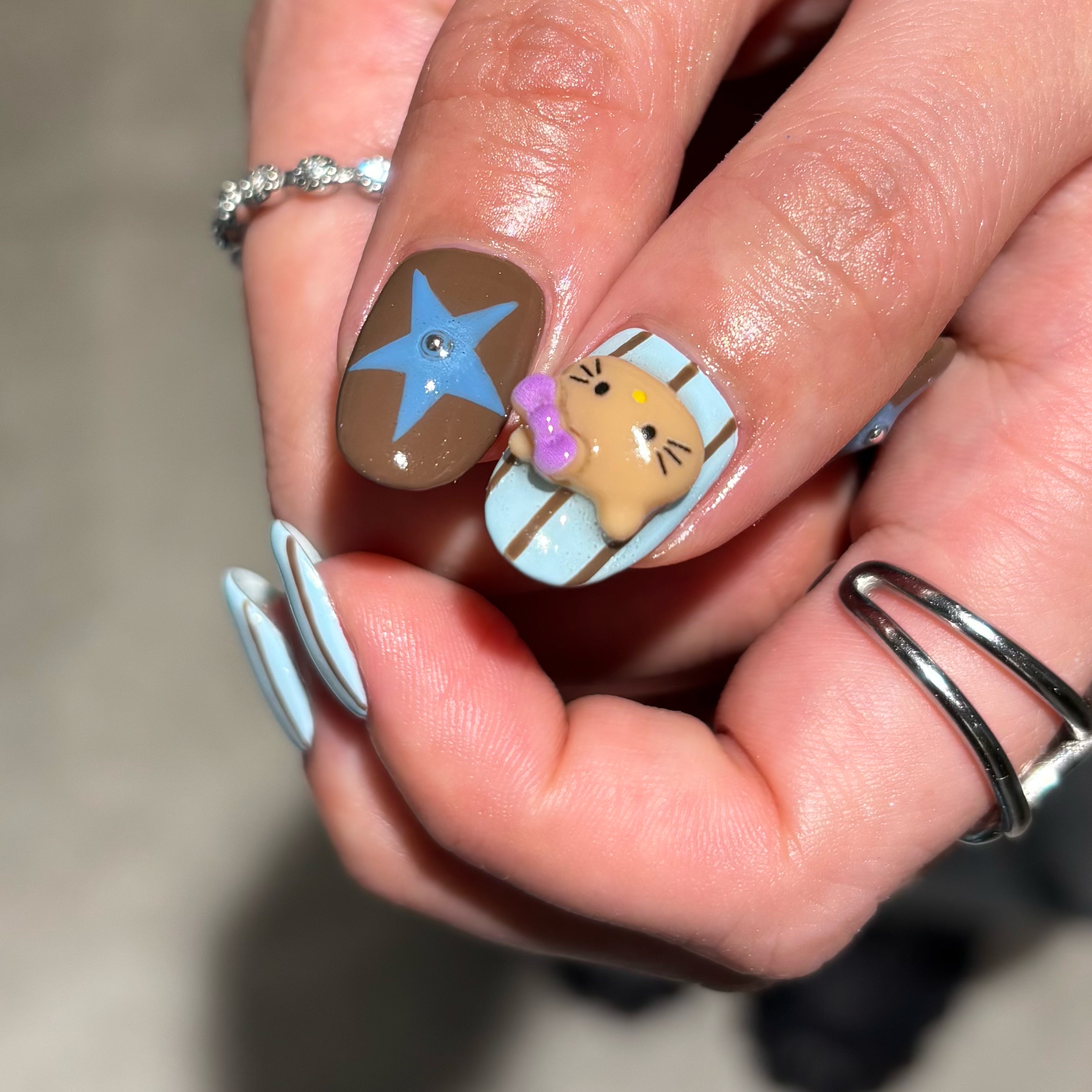 Emu...nail