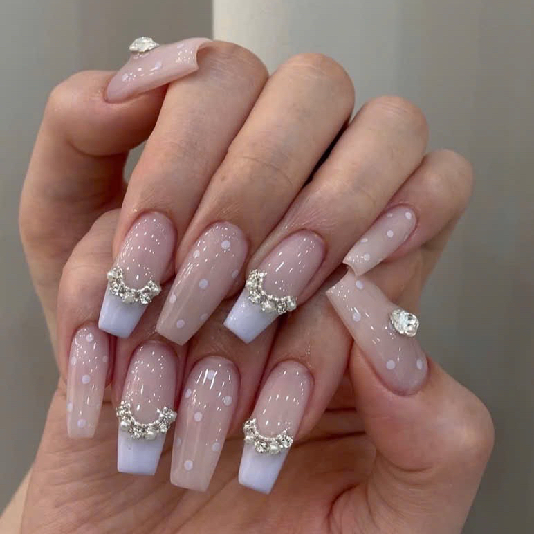 Lucy_Nail