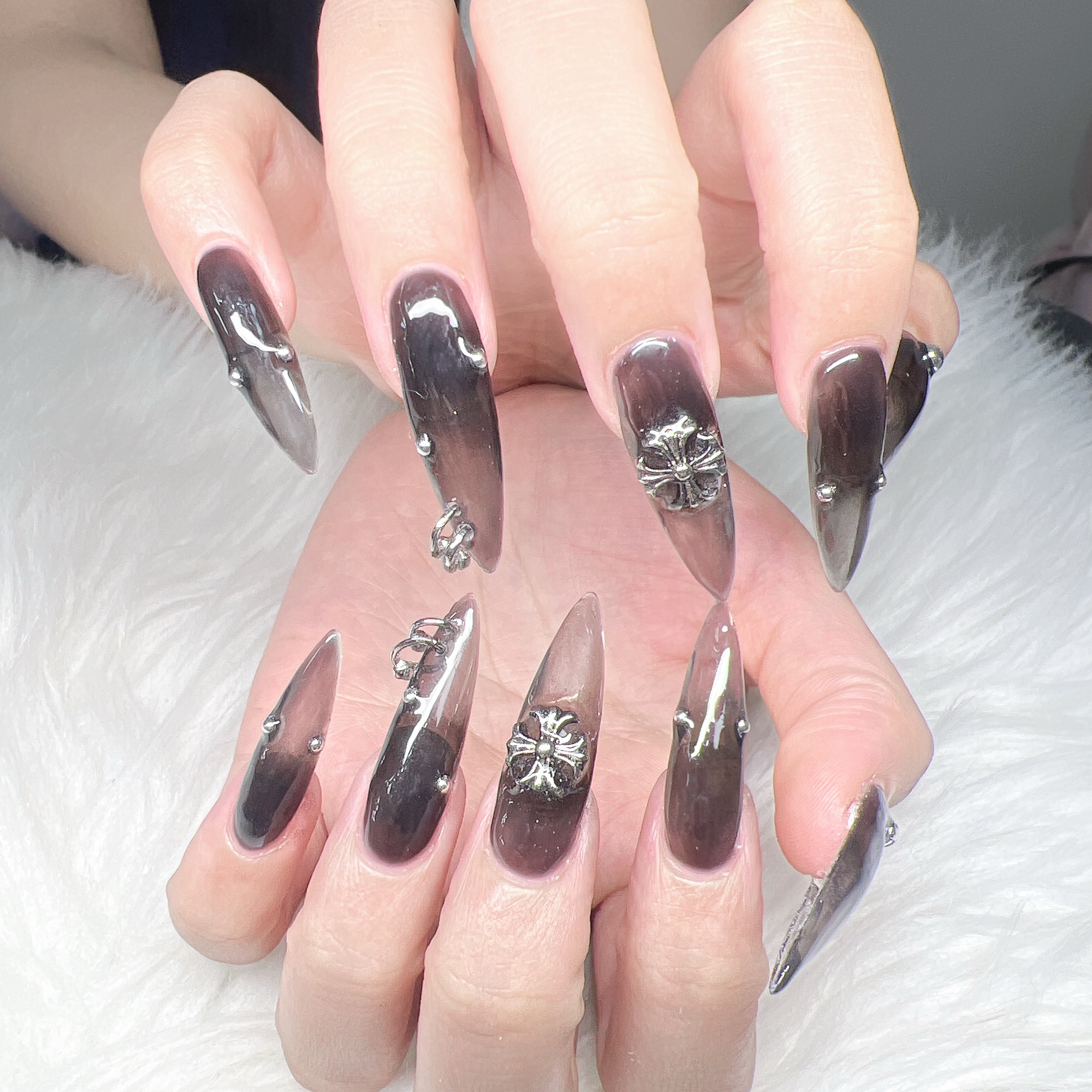 Lee_Nails