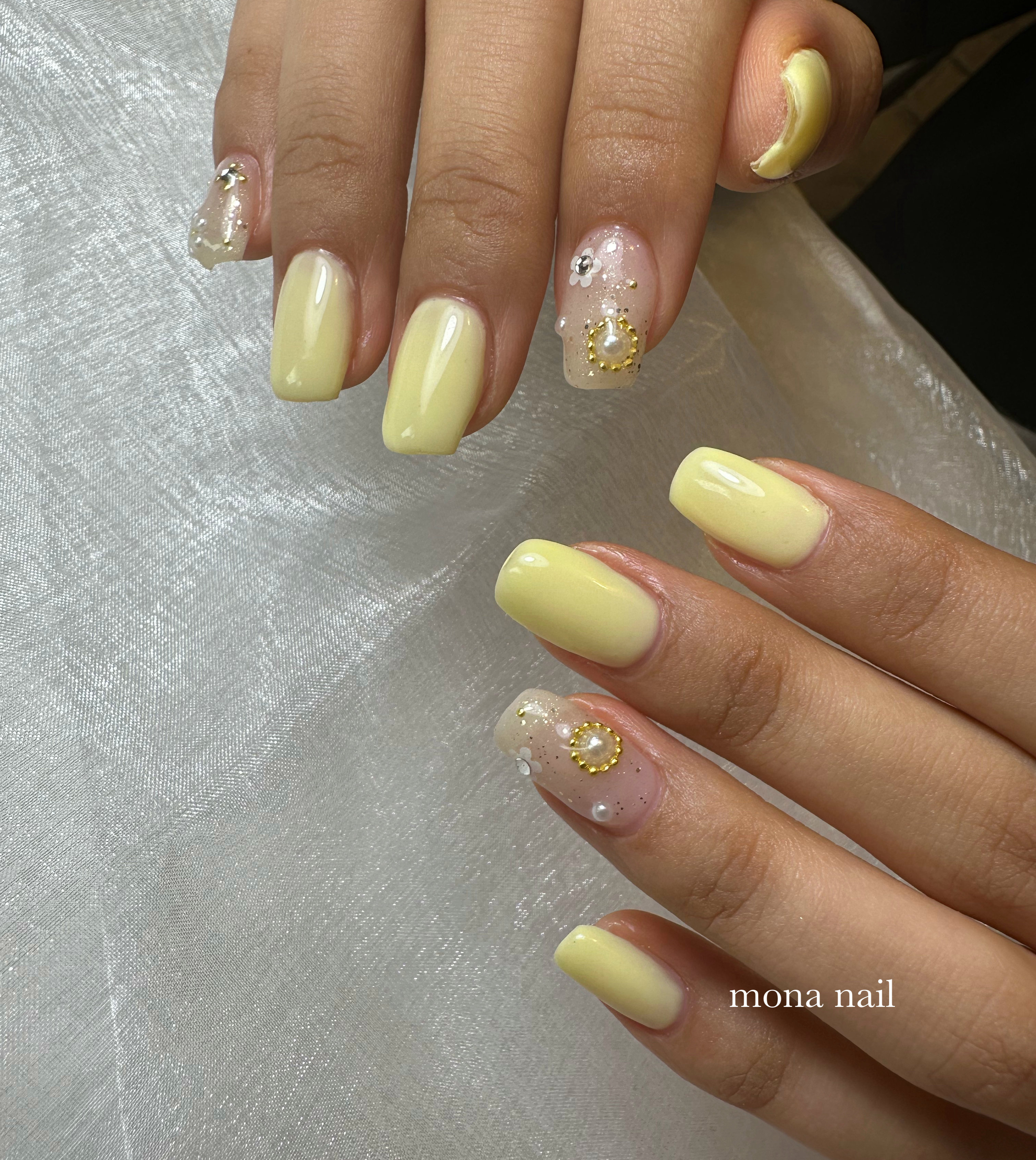 mona_salon