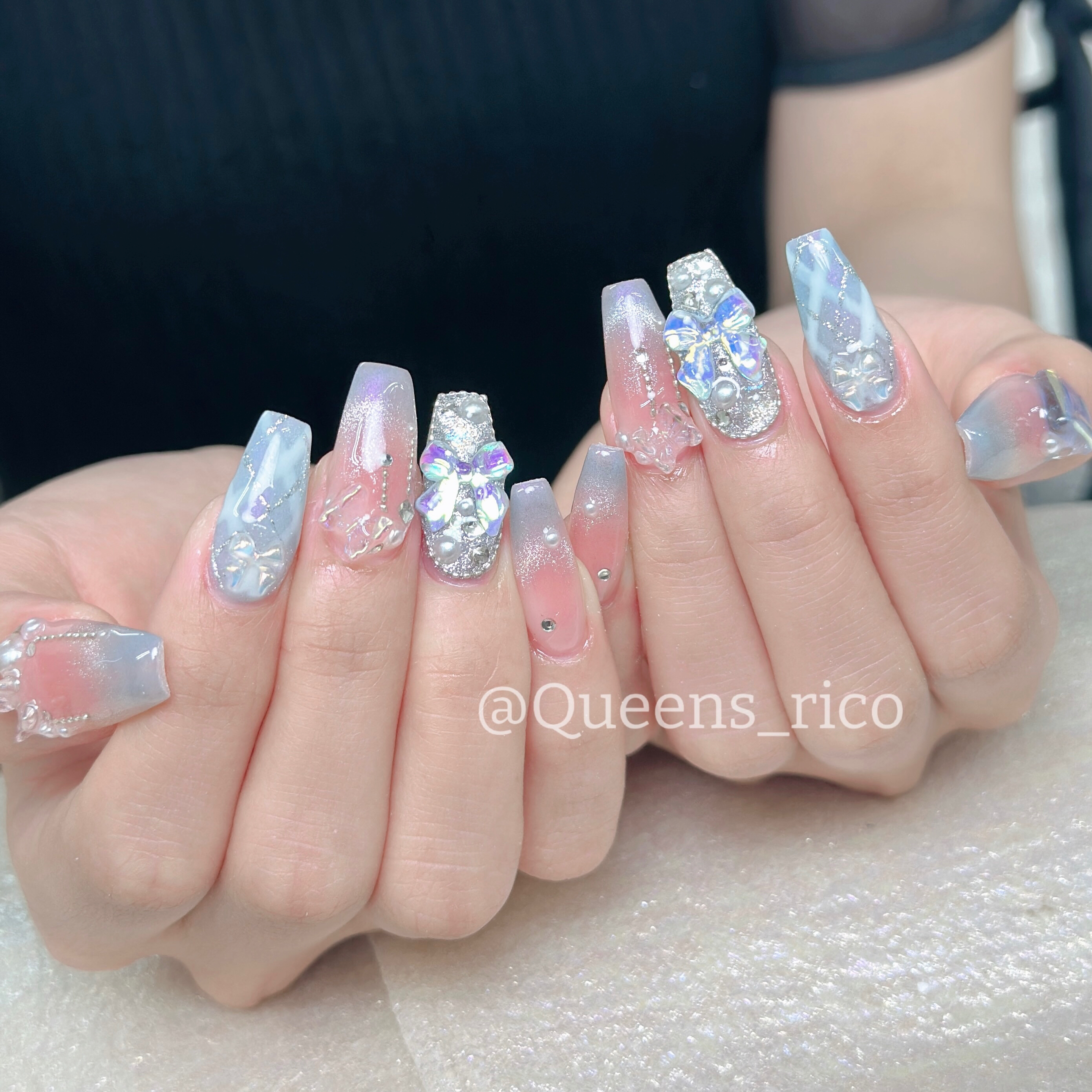 Queens_ruka