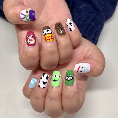 手描き繊細アートネイル