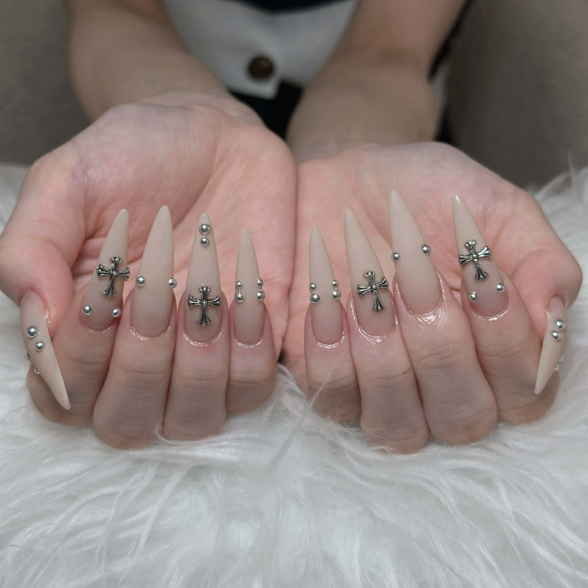 elinails_emi
