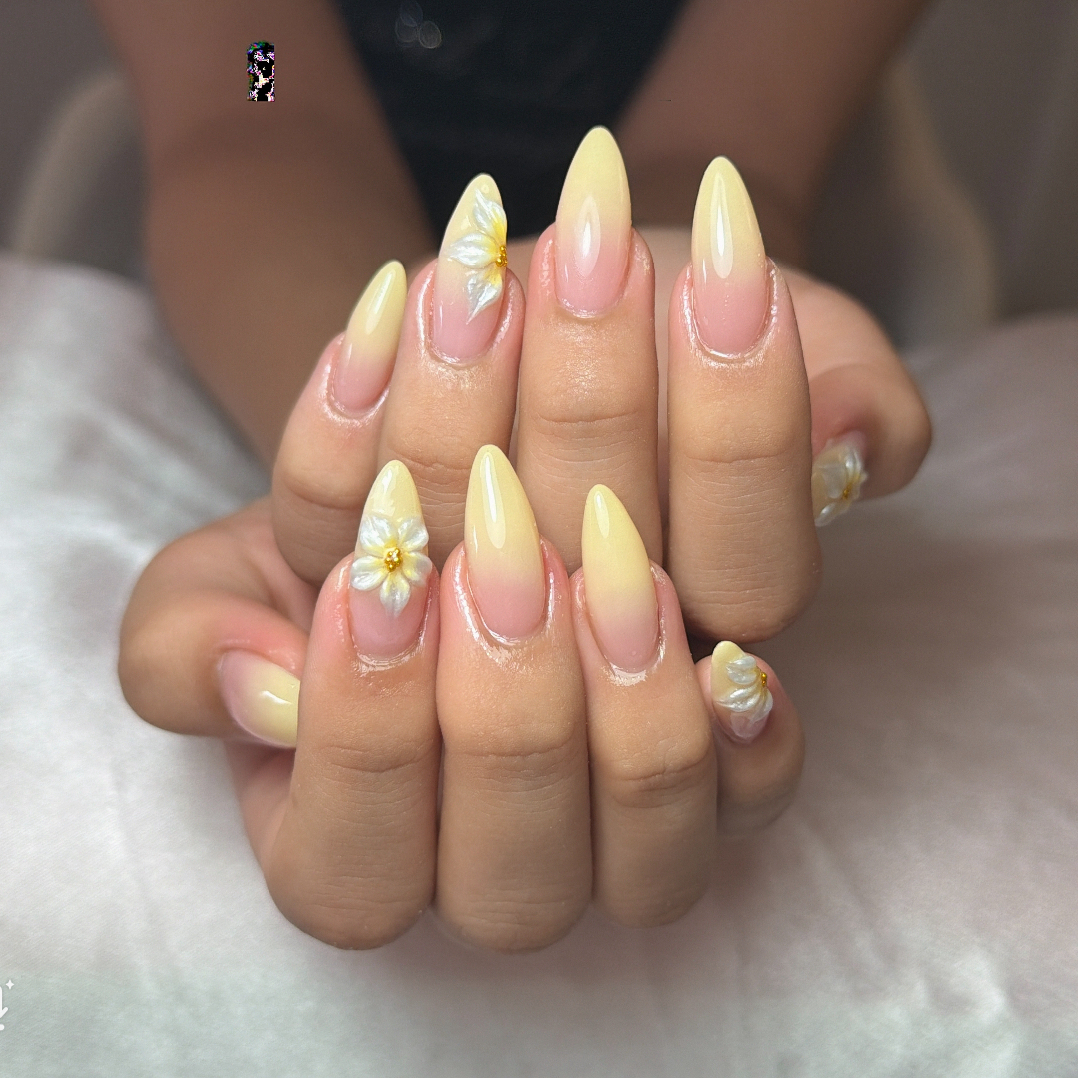LUNA_Nails