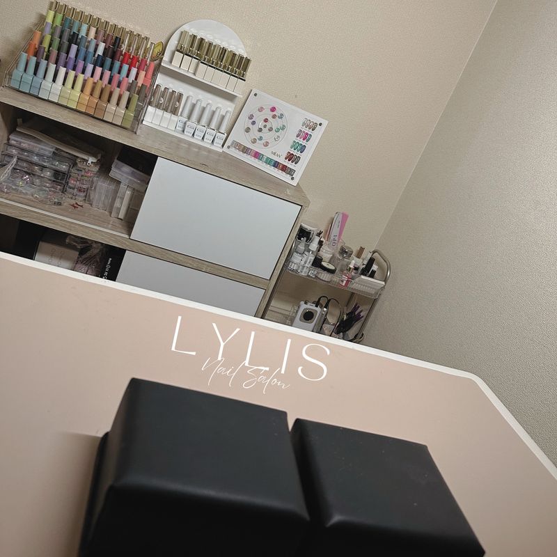 LYLIS_NAIL