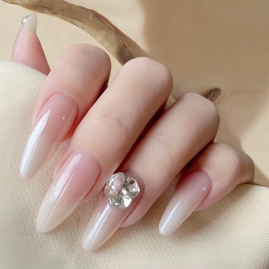 Mira.nail
