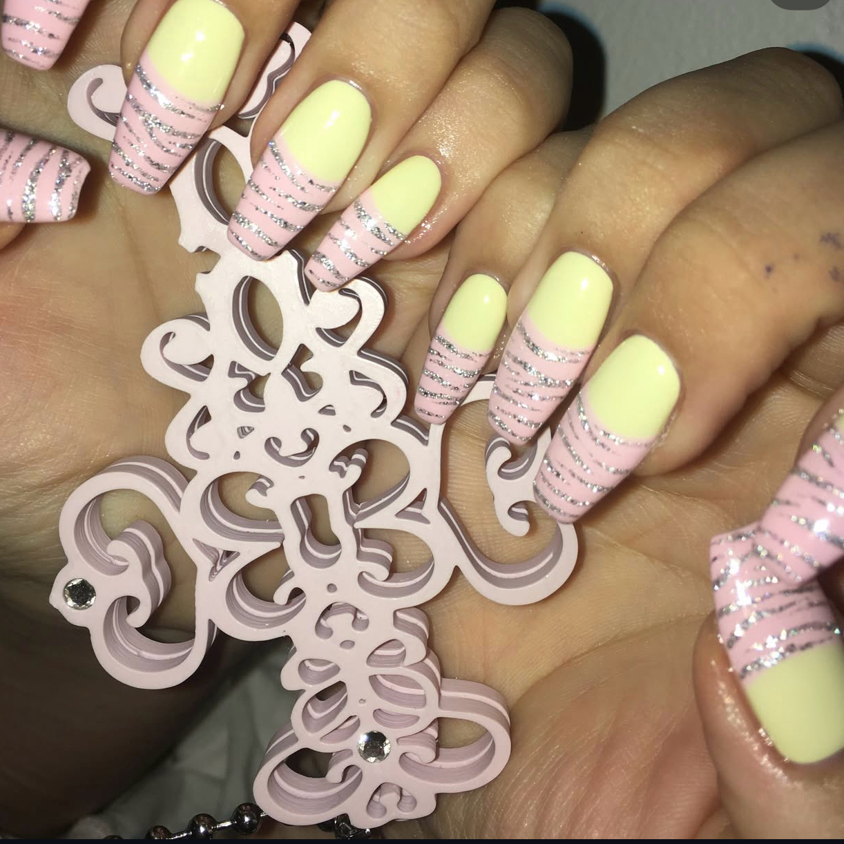 Hine_RibonNail