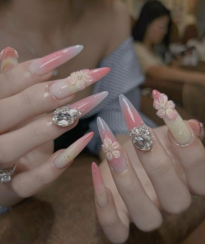 AMI_NAIL_KEBUKURO
