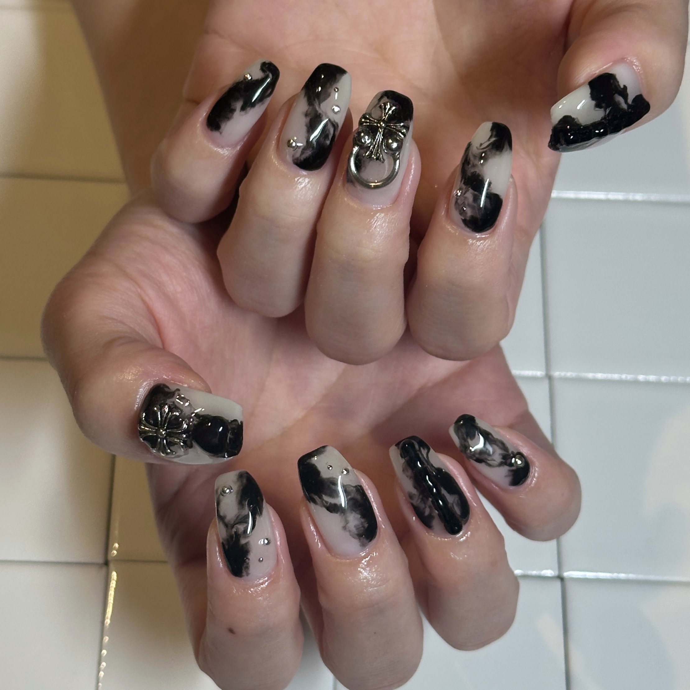 mozzie_nail