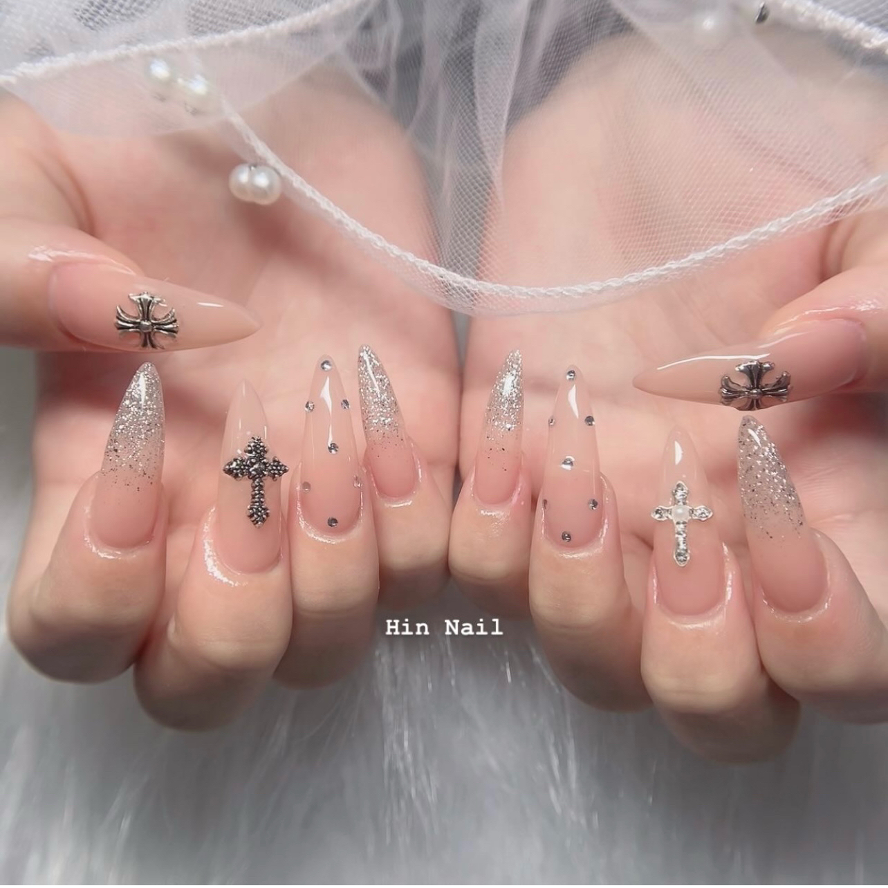 Hin_Nail