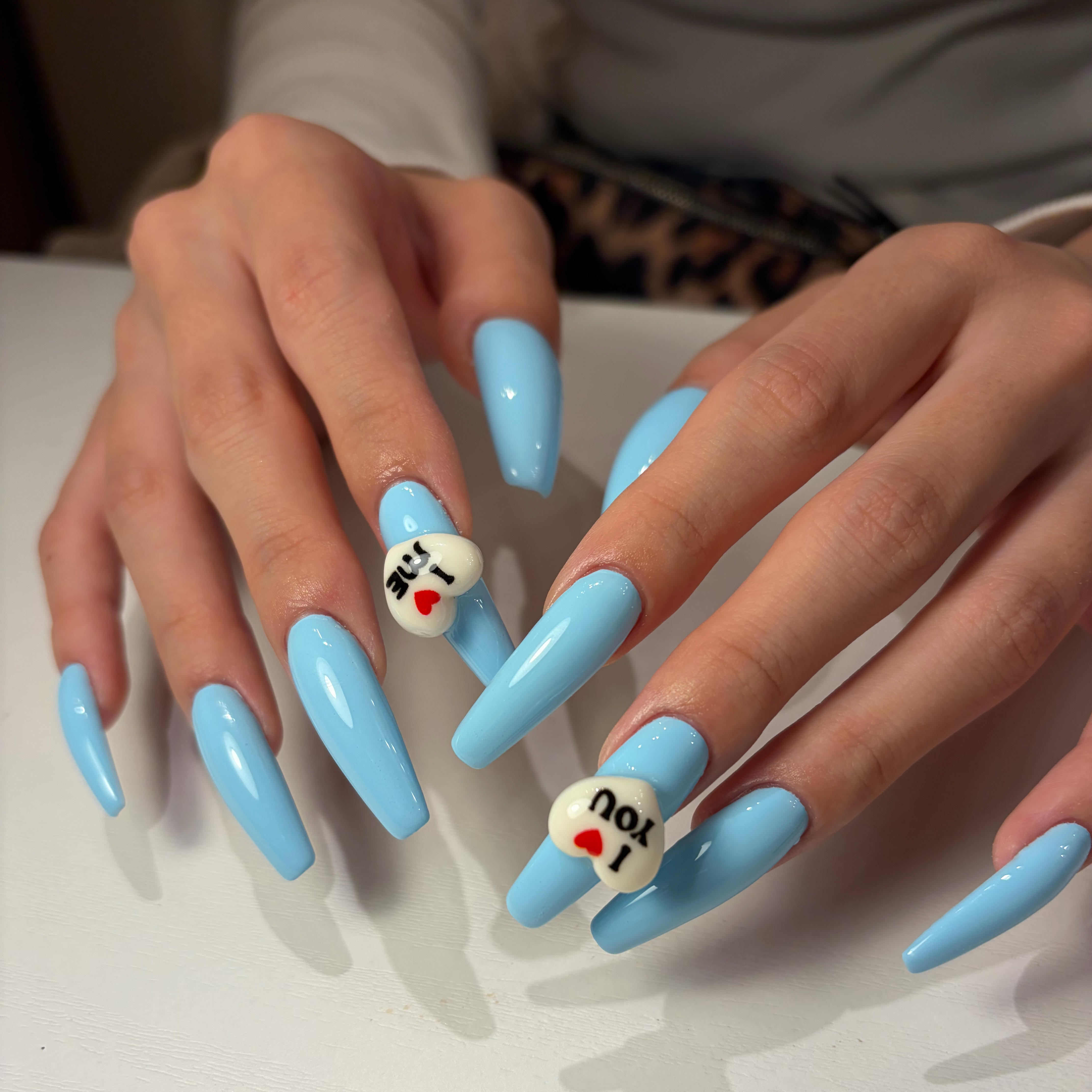 Aura.nail