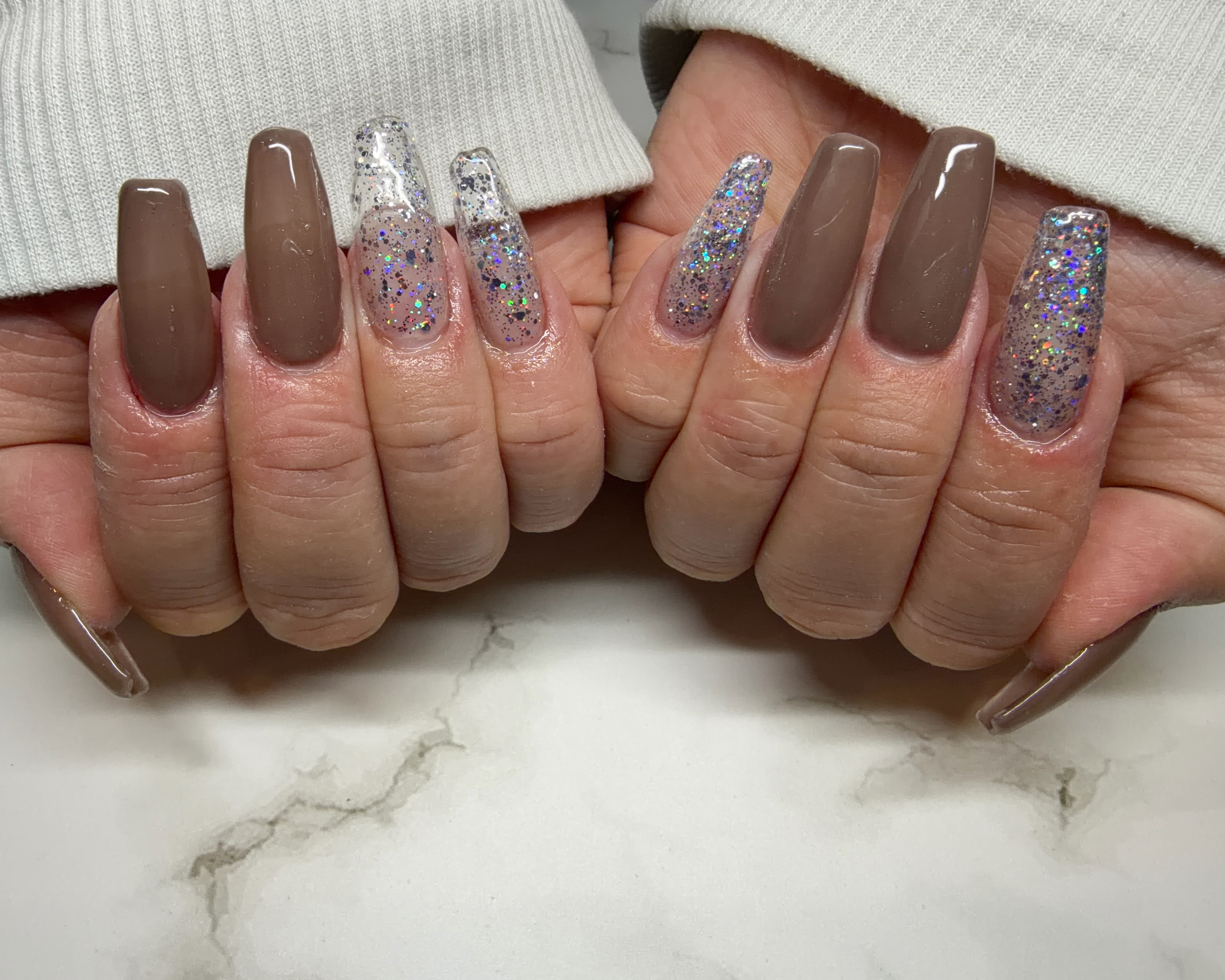 mona_nail