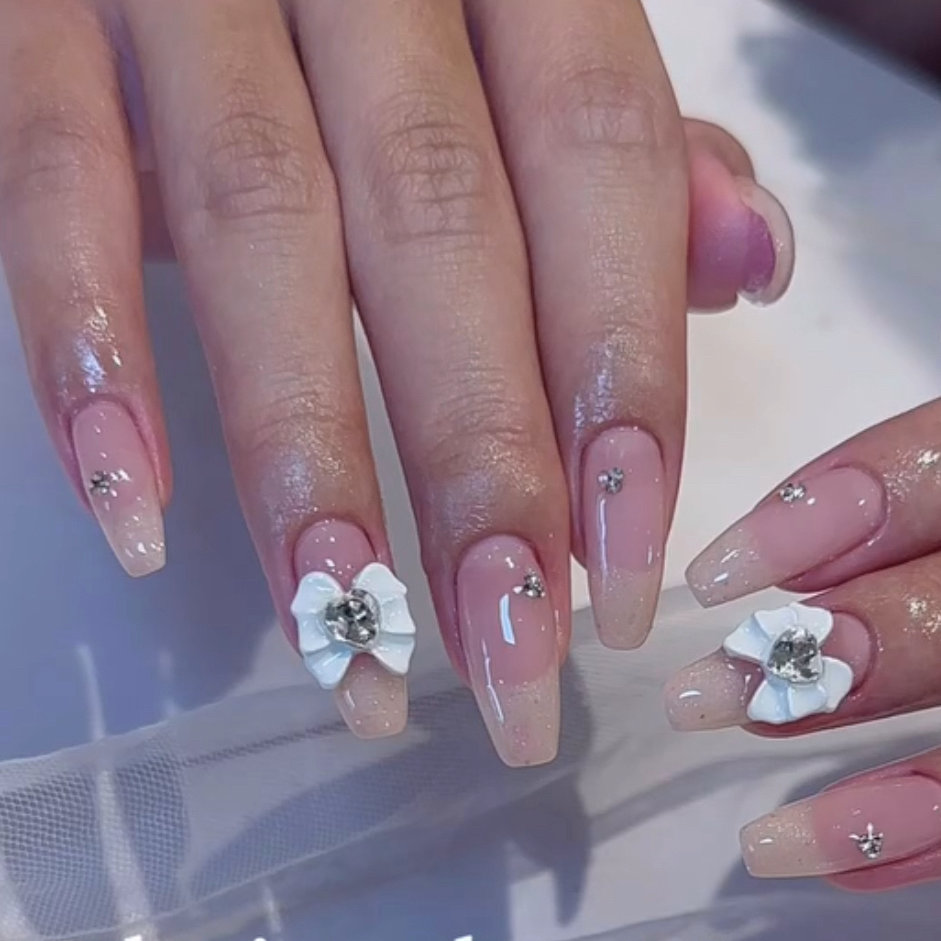 Lyna_Nails