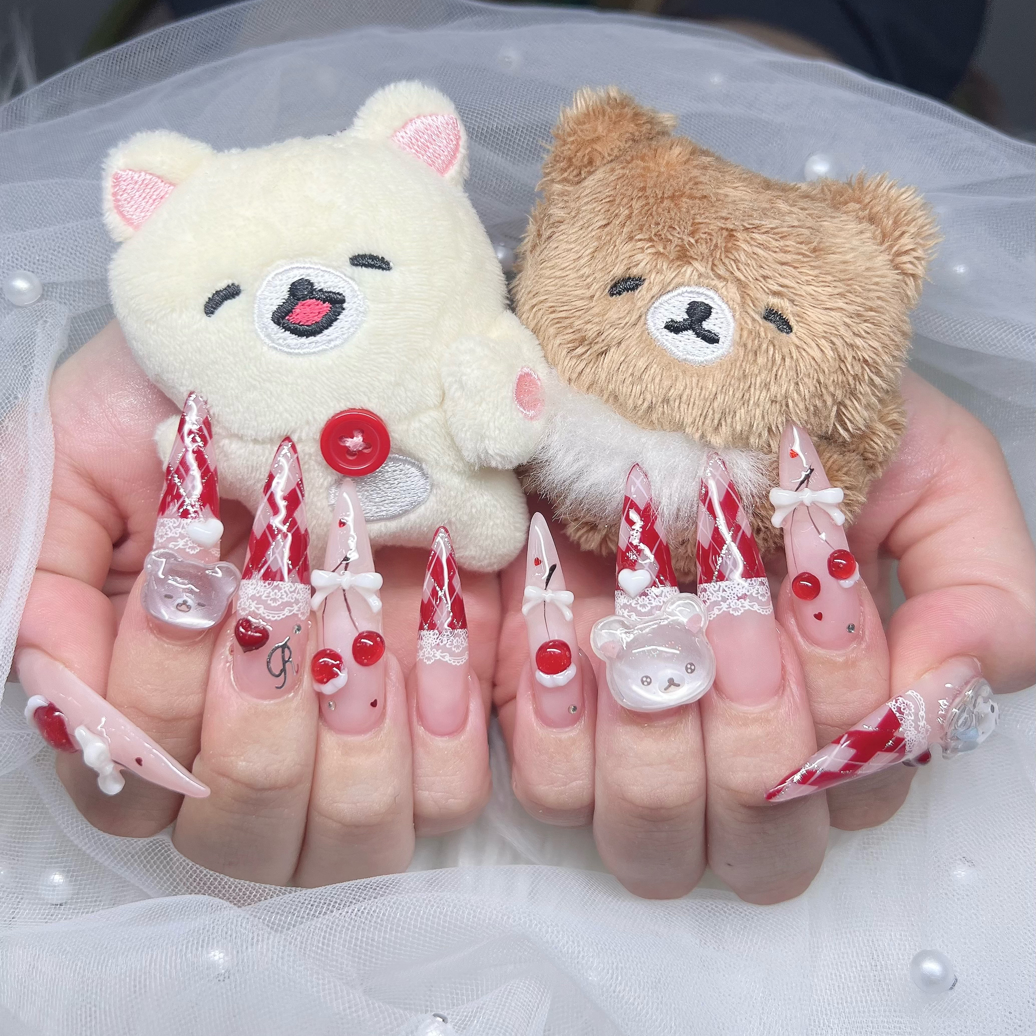 Lee_Nails