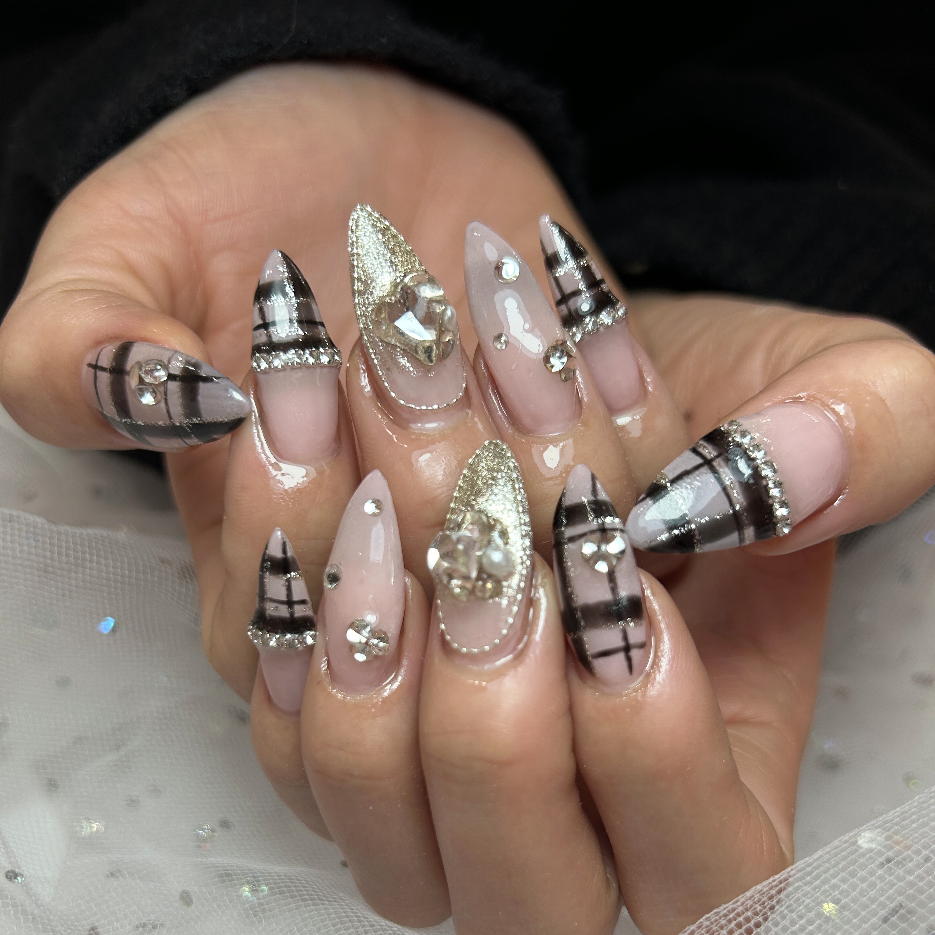 Nail_amber