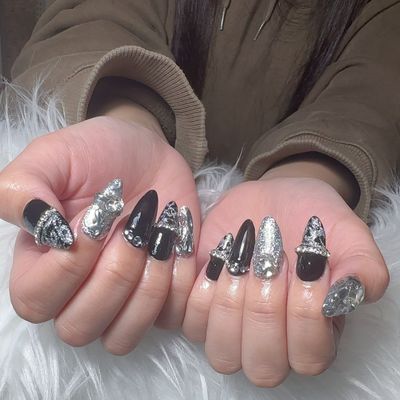 長さだし10本
	•	ハードジェル仕上げ
	•	持ち込みデザイン
	