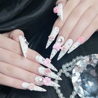 Lyna_Nails