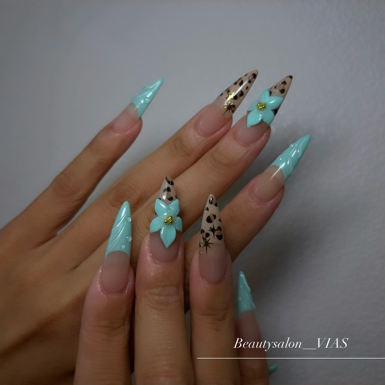 VIAS__nail