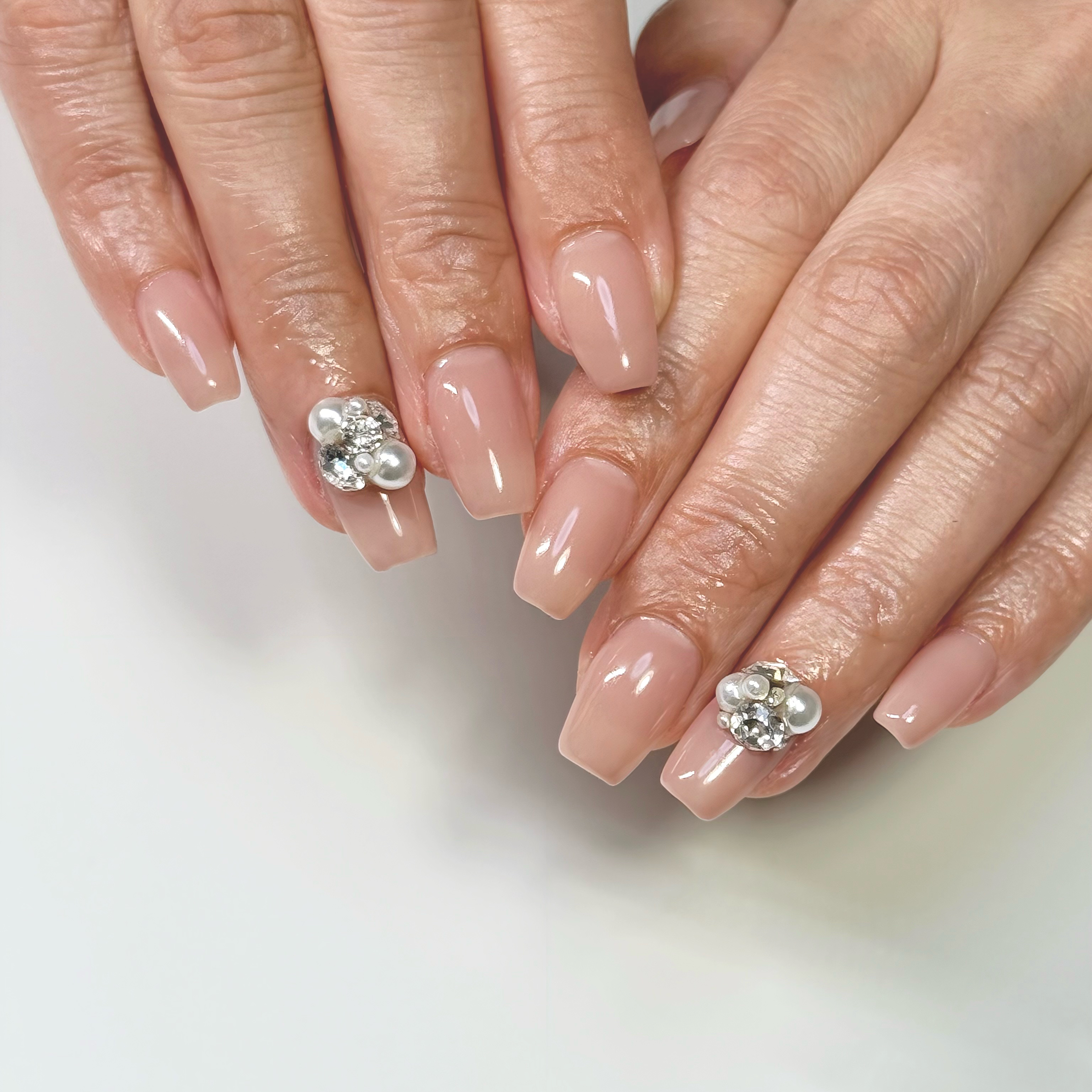 emona__nail