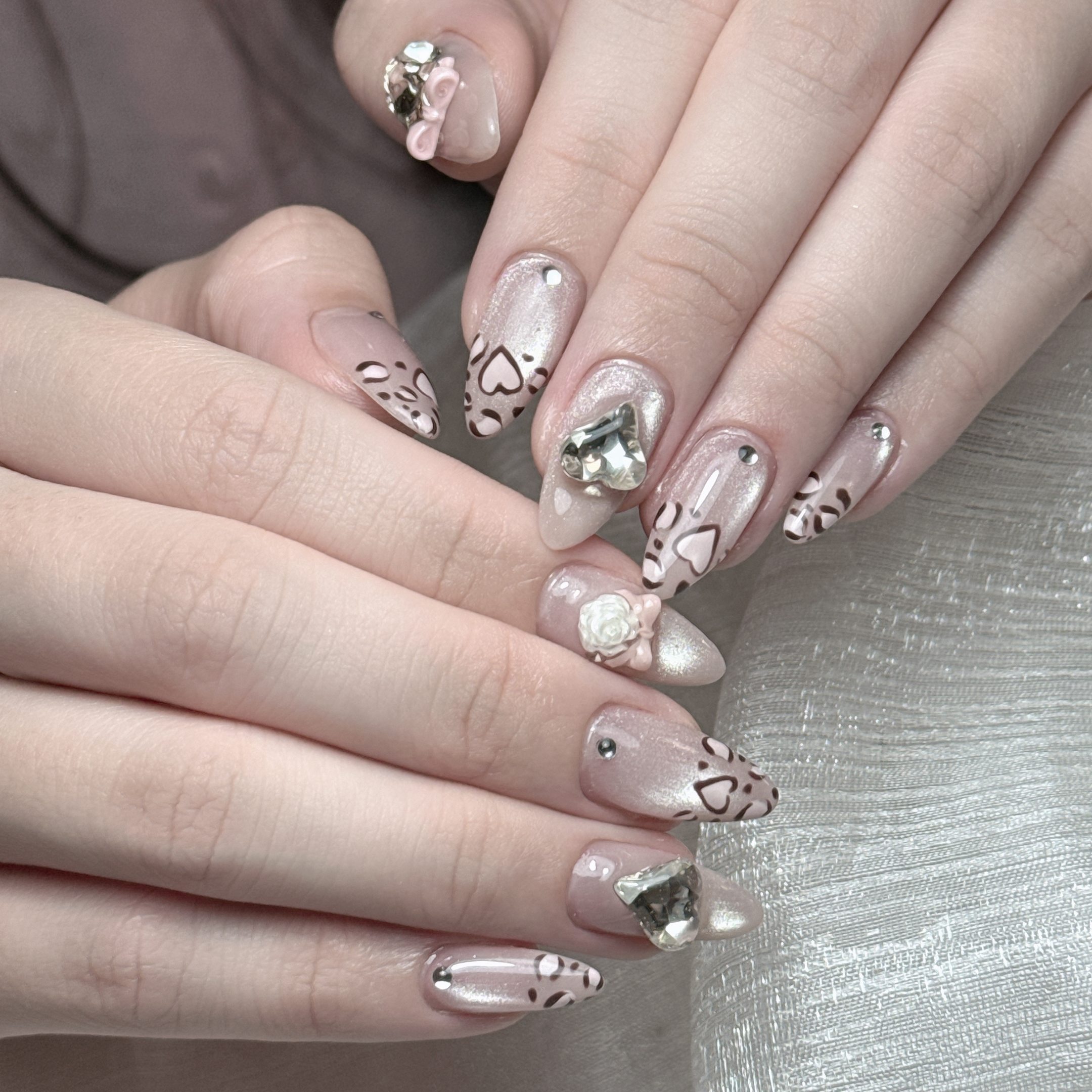 LUNA_Nails