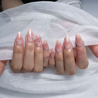 《HAND》大人気★チークネイル+ストーン4個