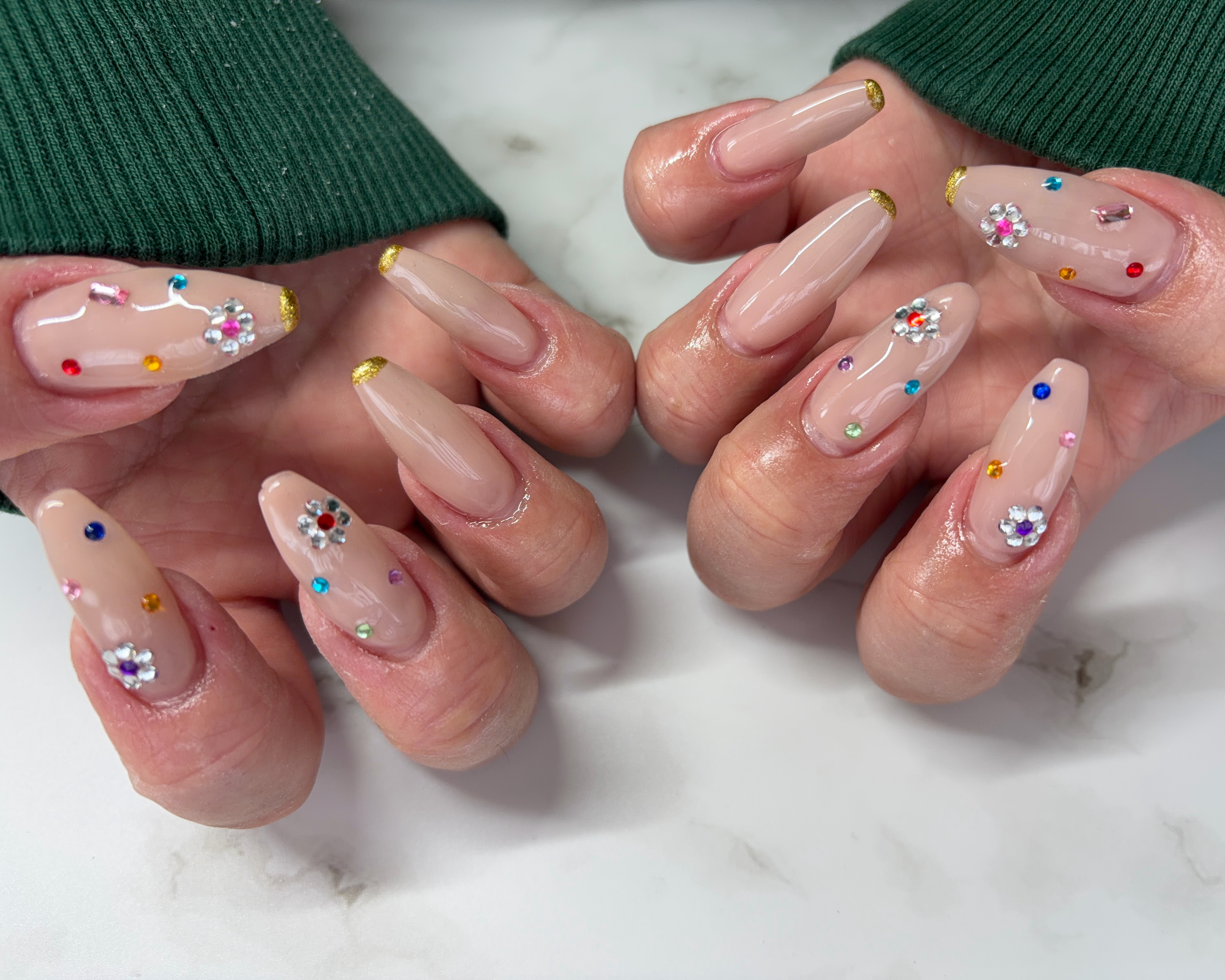 mona_nail