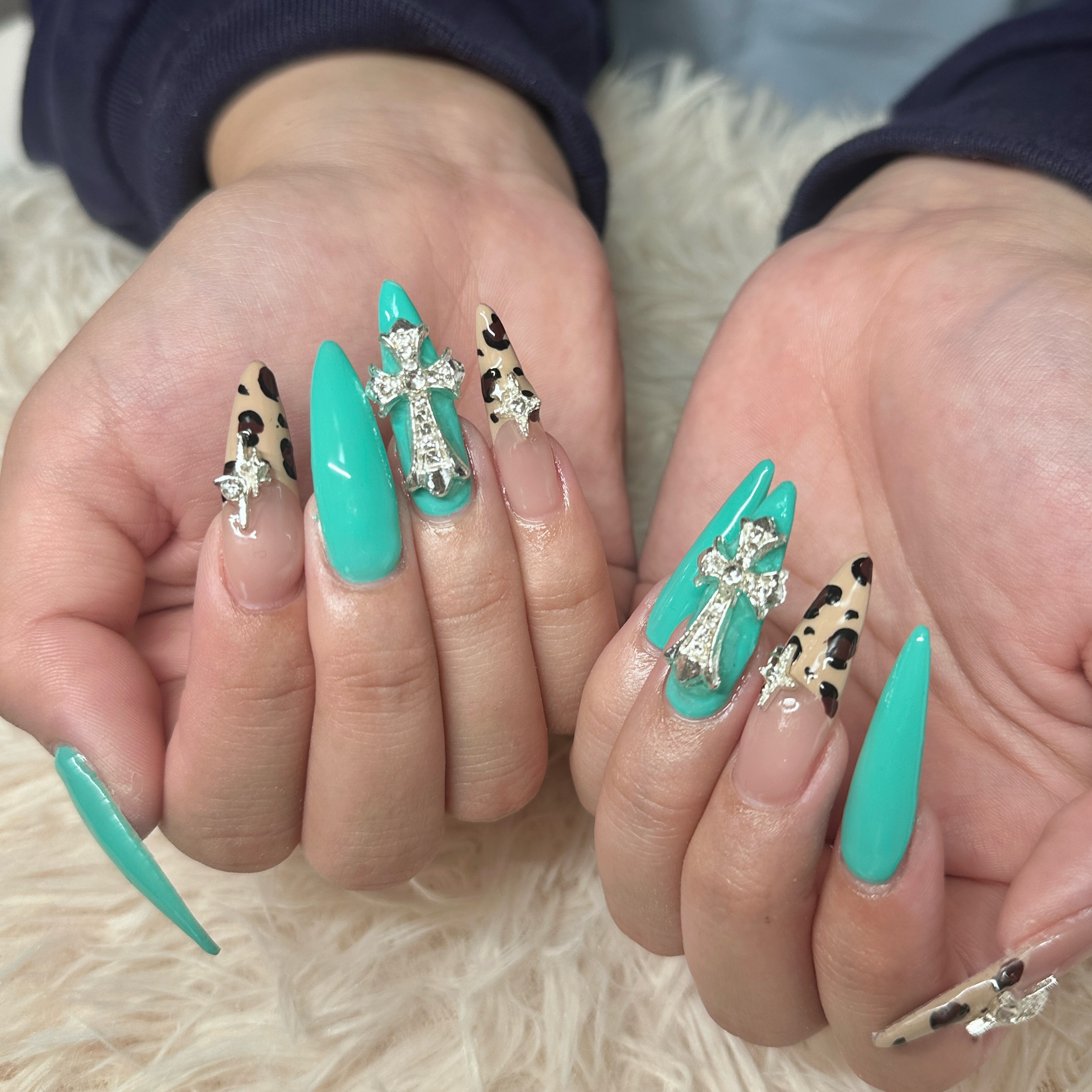 llai_nail