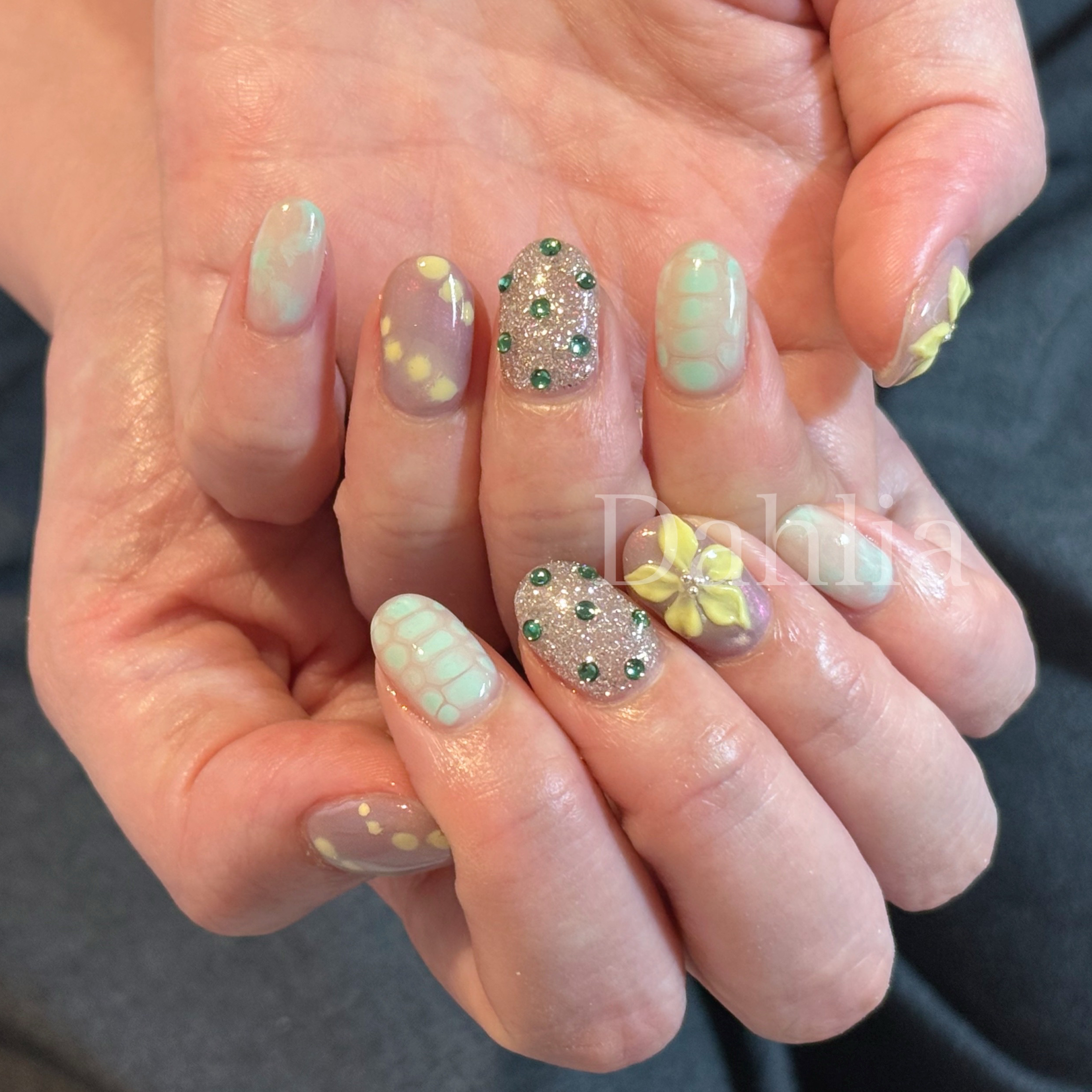 Dahlia_nail.