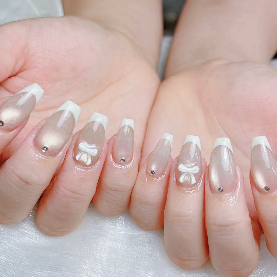 Bloom_Nail