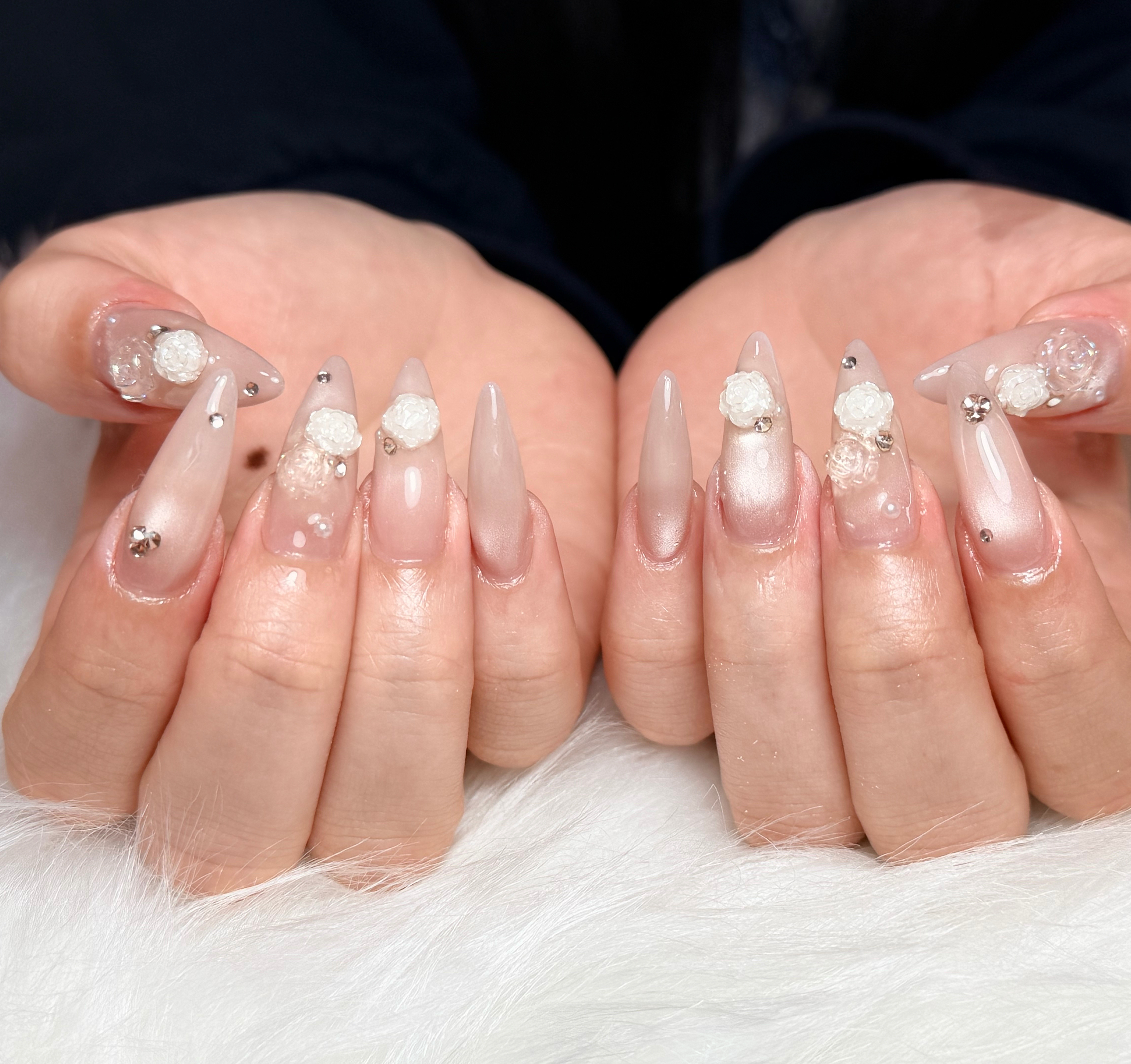 LUNA_Nails
