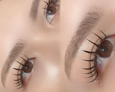   【マツエク×眉毛WAXで洗練顔に✦】
フラットラッシュ100本×眉毛WAX