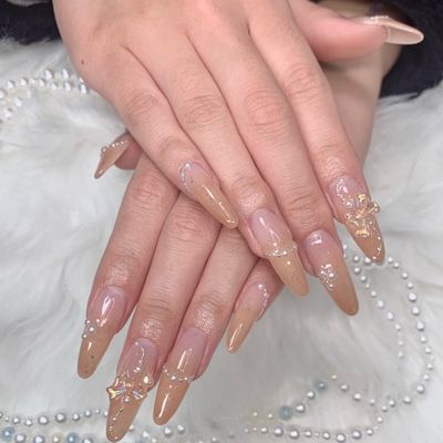 チップ長さ出し➕繊細なストーンを使用した華やかデザイン「150分コース」