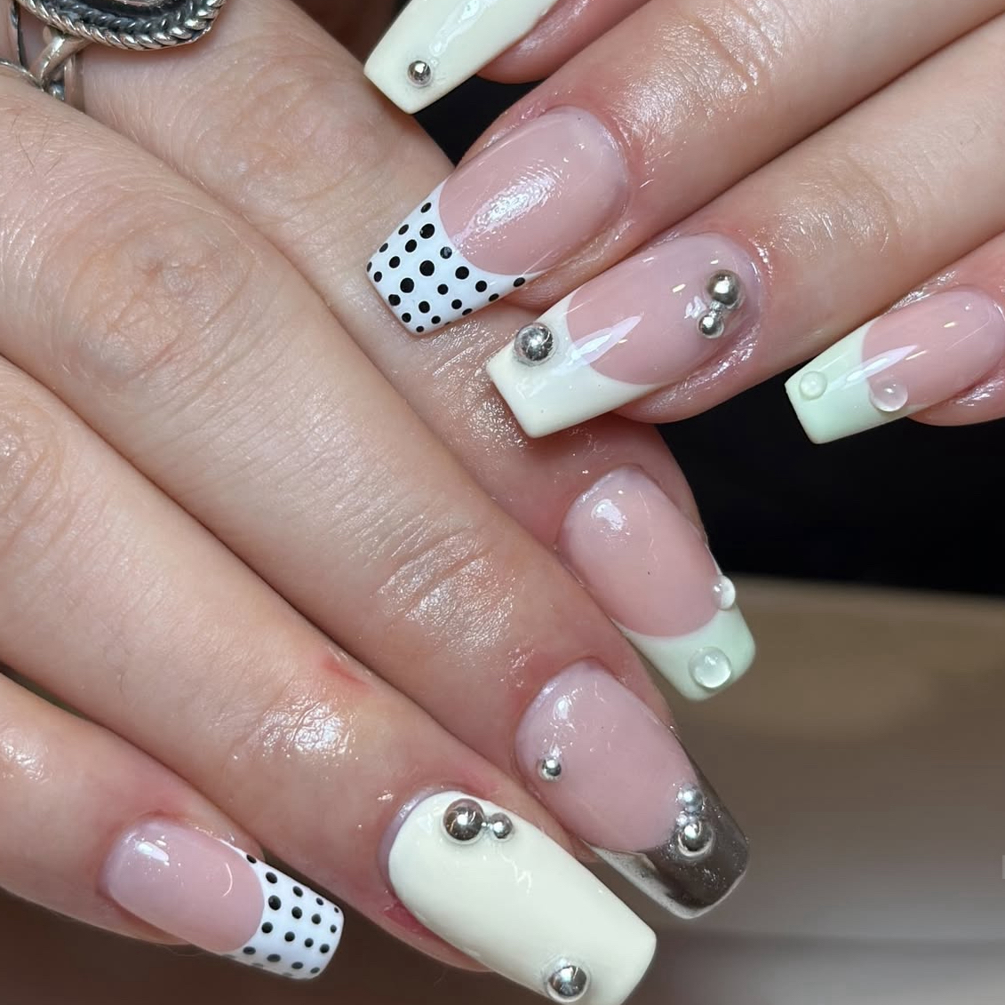 Hine_RibonNail